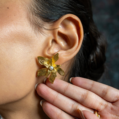Gaia Earrings | Garnet and Pearl